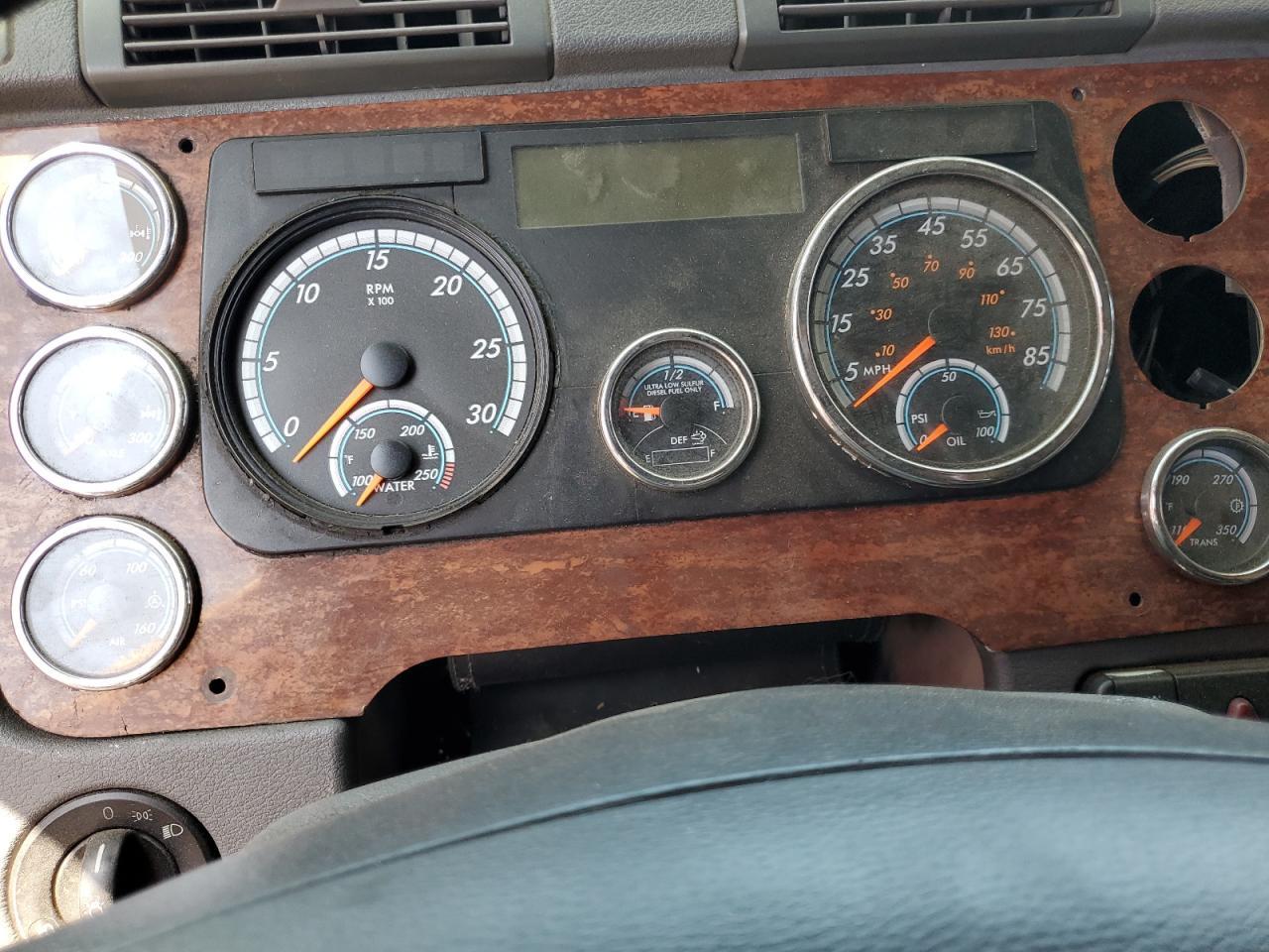 2018 Freigliner 2015 Freightliner Cascadia 125 Semi Truck