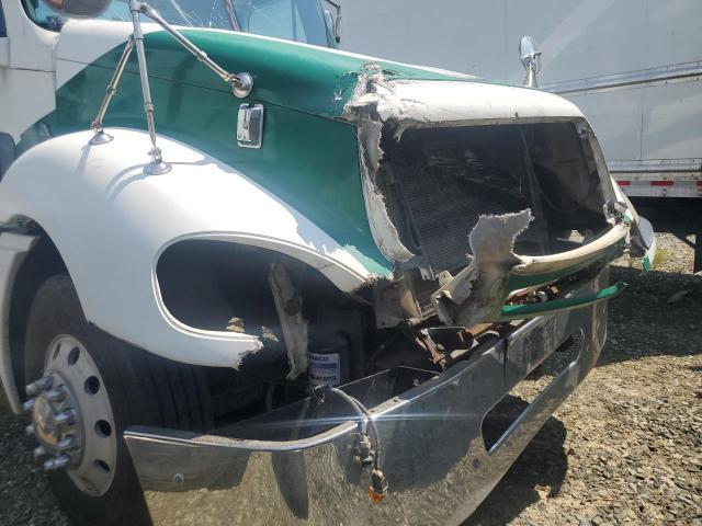 2005 Freigliner 2005 Freightliner Columbia 120 Semi Truck