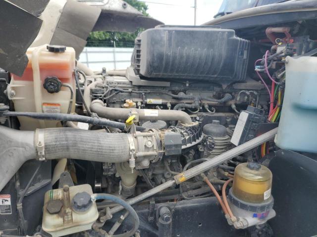 2016 Freightliner SD122 Semi Truck