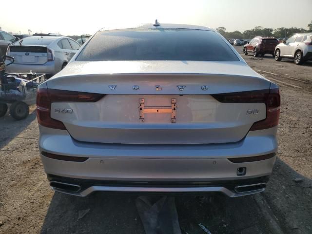 2022 Volvo S60 B5 Momentum