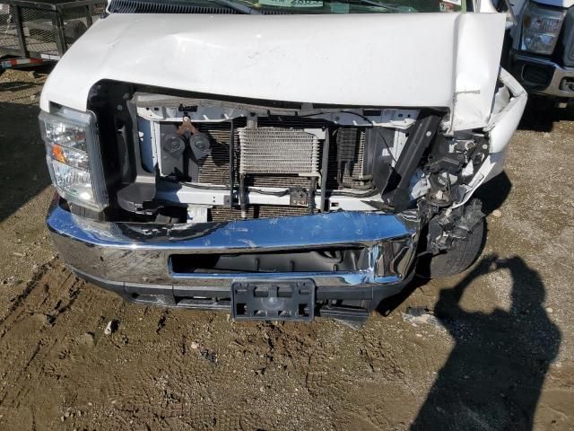 2017 Ford Econoline E450 Super Duty Cutaway Van