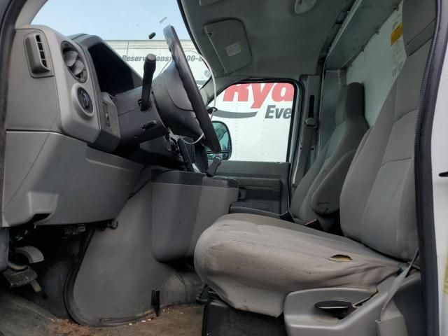 2010 Ford Econoline E350 Super Duty Cutaway Van