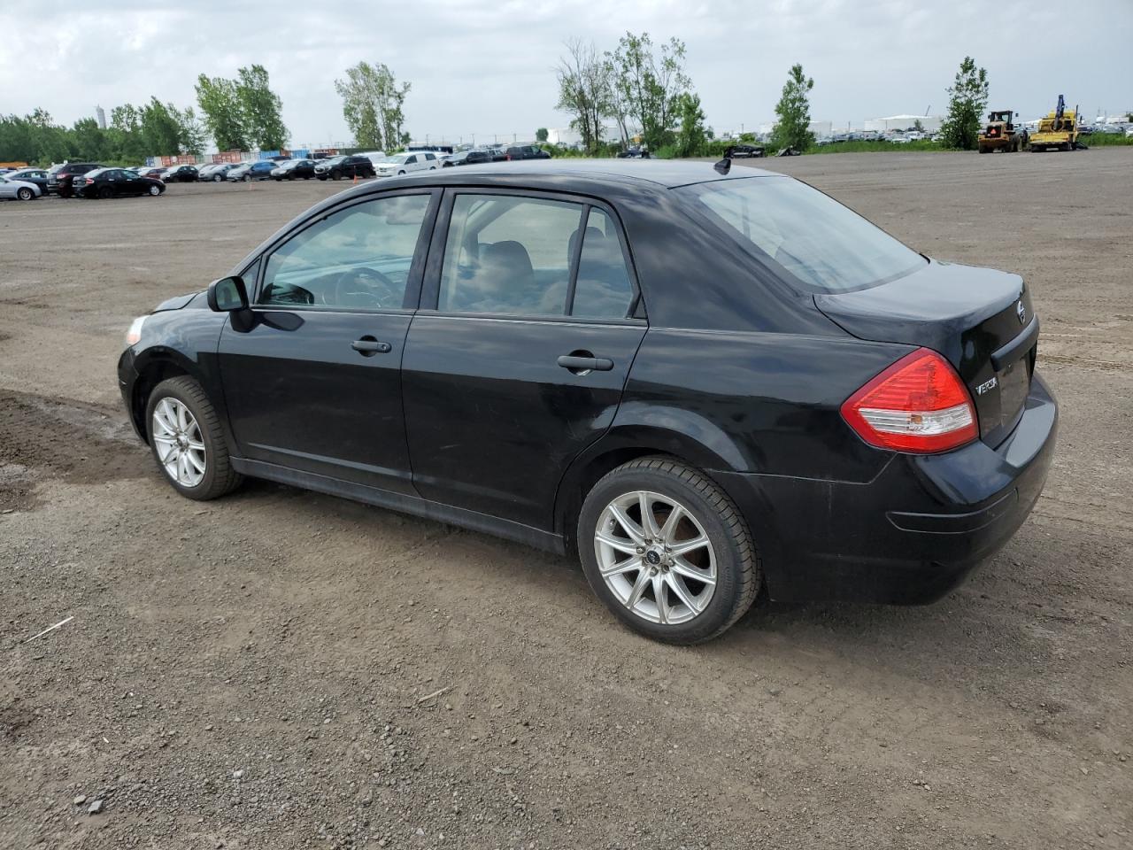 2011 Nissan Versa s
