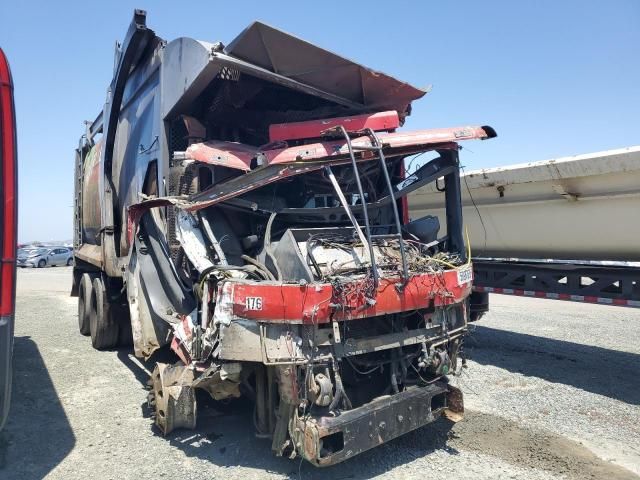 2010 American La France Condor Refuse Truck