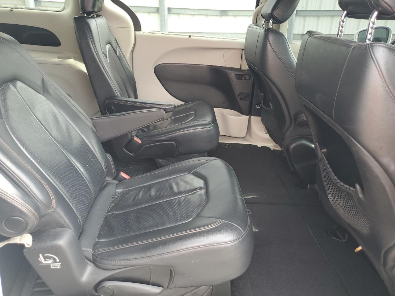 2019 Chrysler Pacifica Touring l