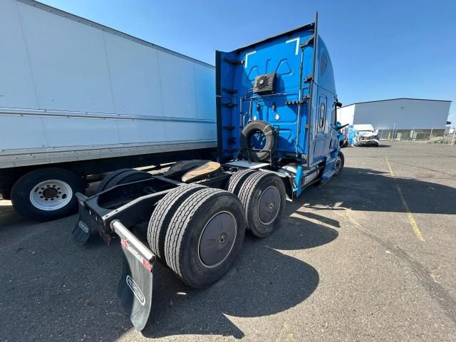 2022 Freightliner Cascadia 126