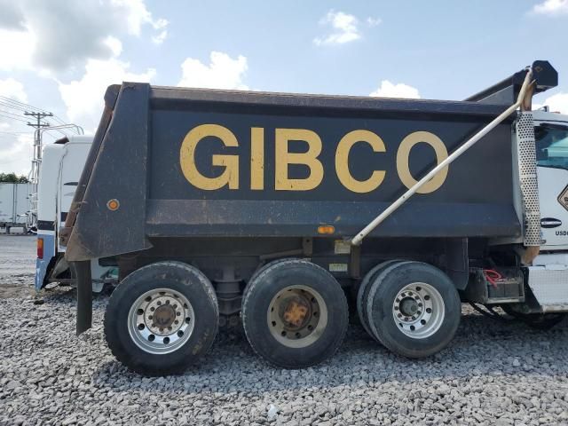 2017 Kenworth Construction T880