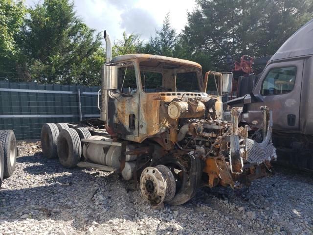 2000 Mack CH600 Semi Truck