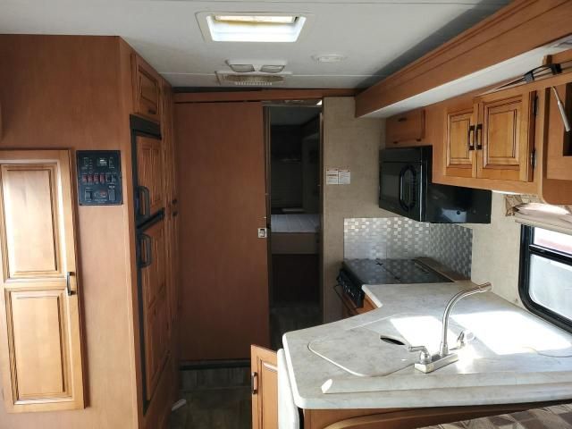 2014 Ford Econoline E450 Super Duty Cutaway van