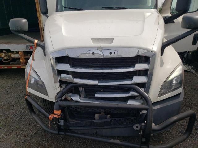 2019 Freightliner Cascadia 126