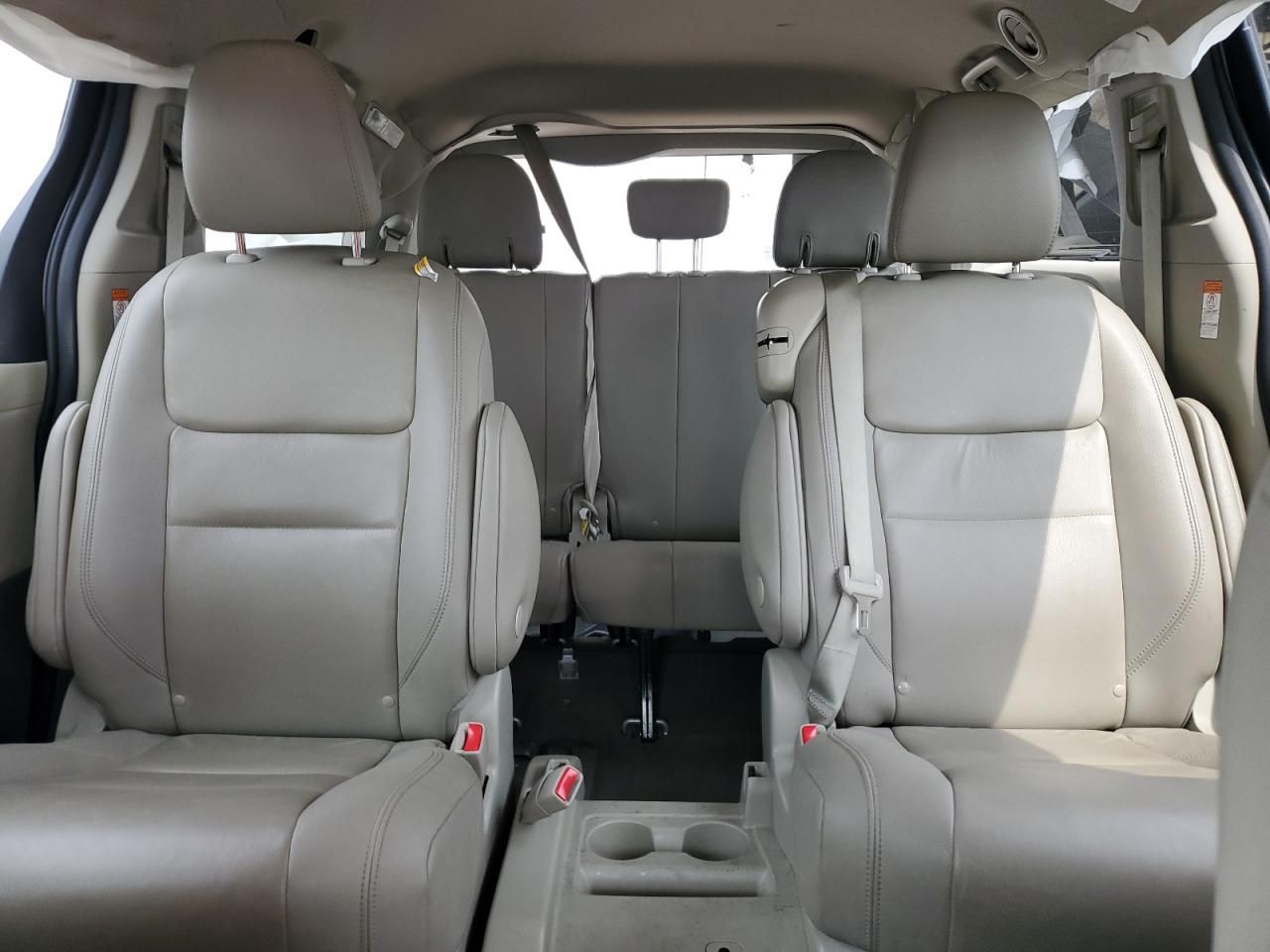 2020 Toyota Sienna xle 8-passenger