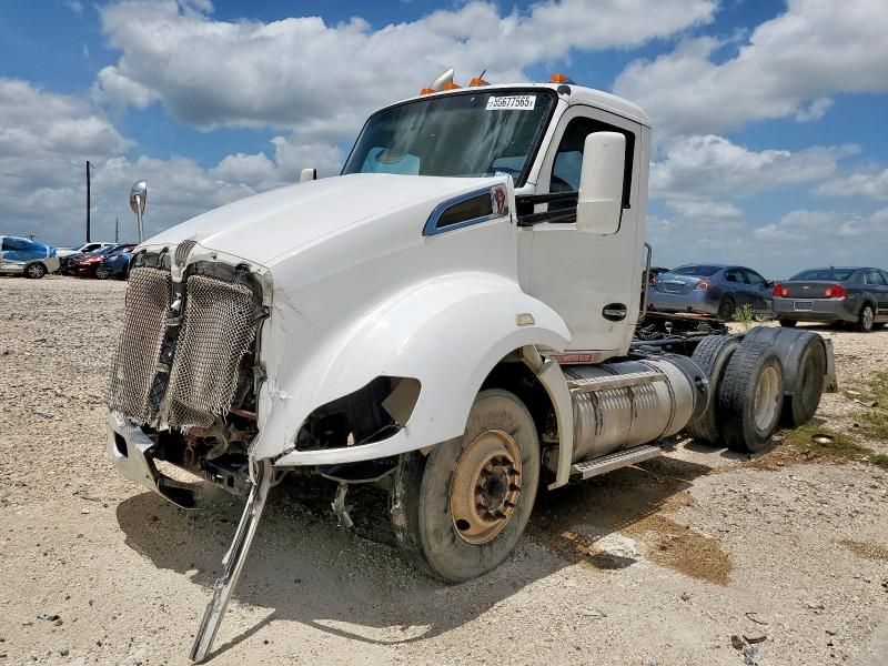 2016 Kenworth T680 Semi Truck