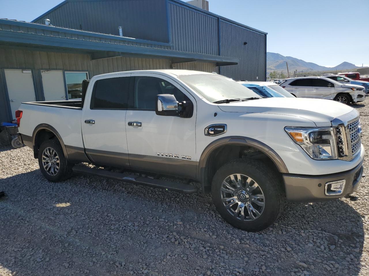 2016 Niss Titan xd
