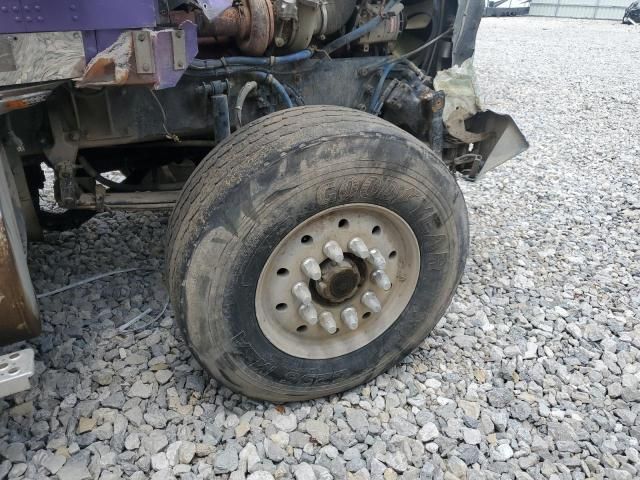 2005 Kenworth T800 Semi Truck
