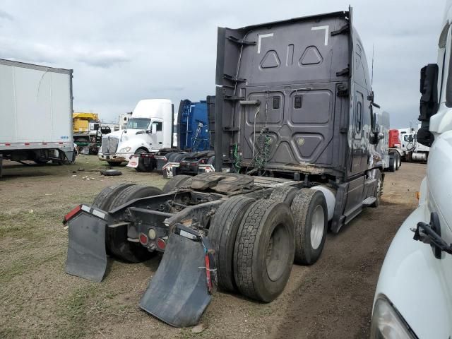 2013 Freightliner Cascadia 125