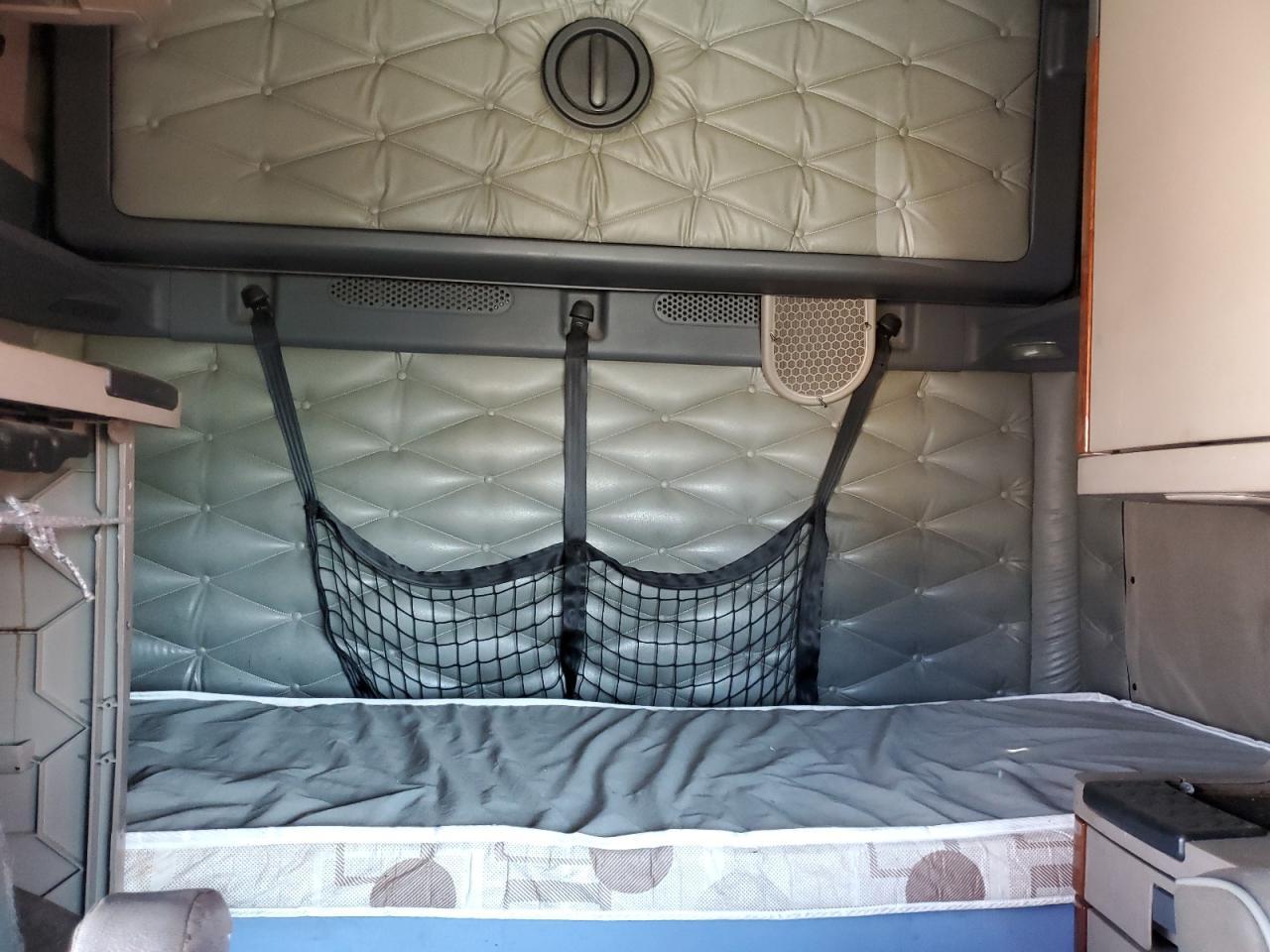 2018 Freigliner 2015 Freightliner Cascadia 125 Semi Truck