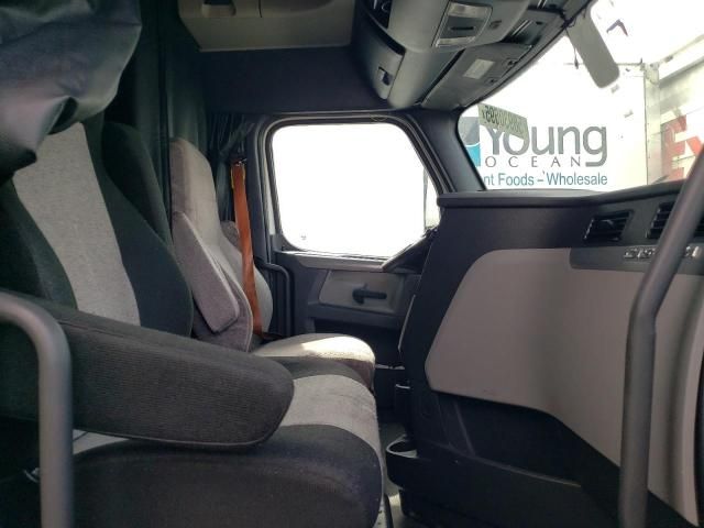 2019 Freightliner Cascadia 126