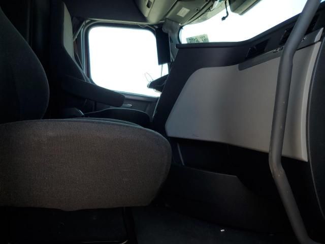 2021 Freightliner Cascadia 126