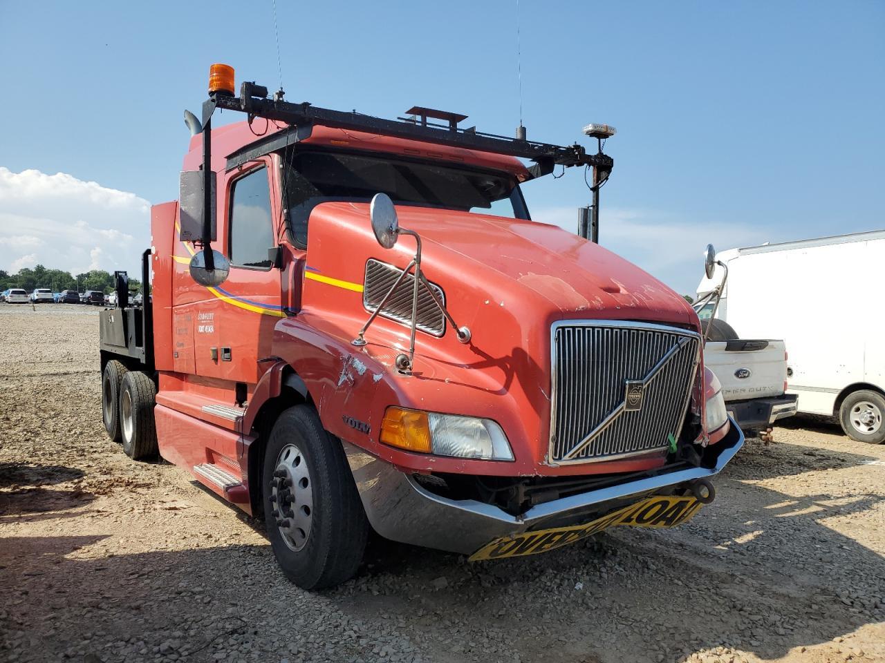 2000 Volvo VN VNL