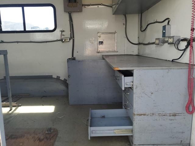 1998 B&W Trailer