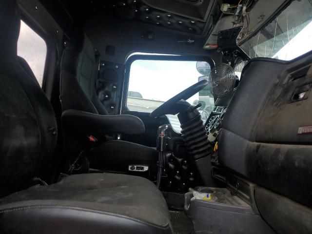 2005 Kenworth T800 Semi Truck