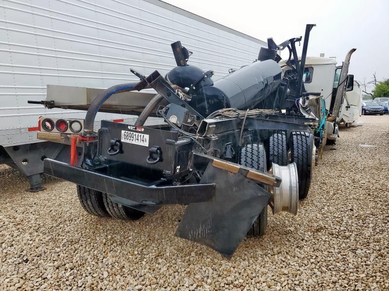2023 Peterbilt 567