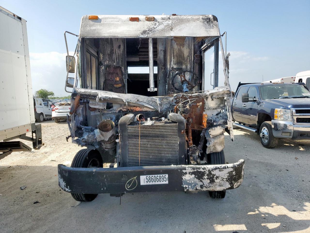 1998 Freightliner Chassis M Line WALK-IN Van