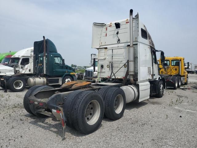 2005 Volvo VNL Semi Truck