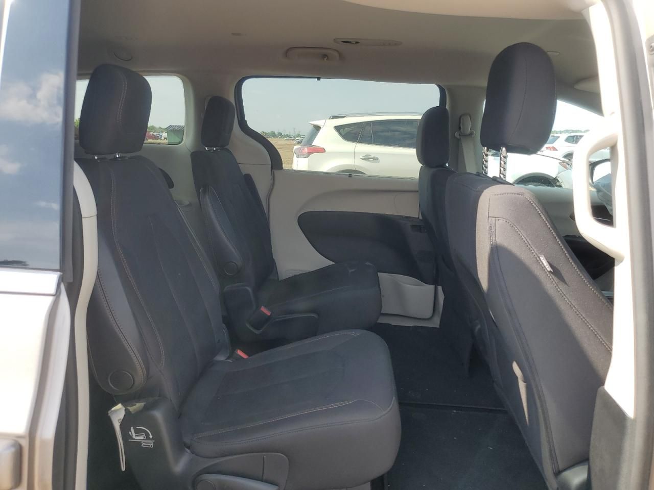 2017 Chrysler Pacifica Touring l