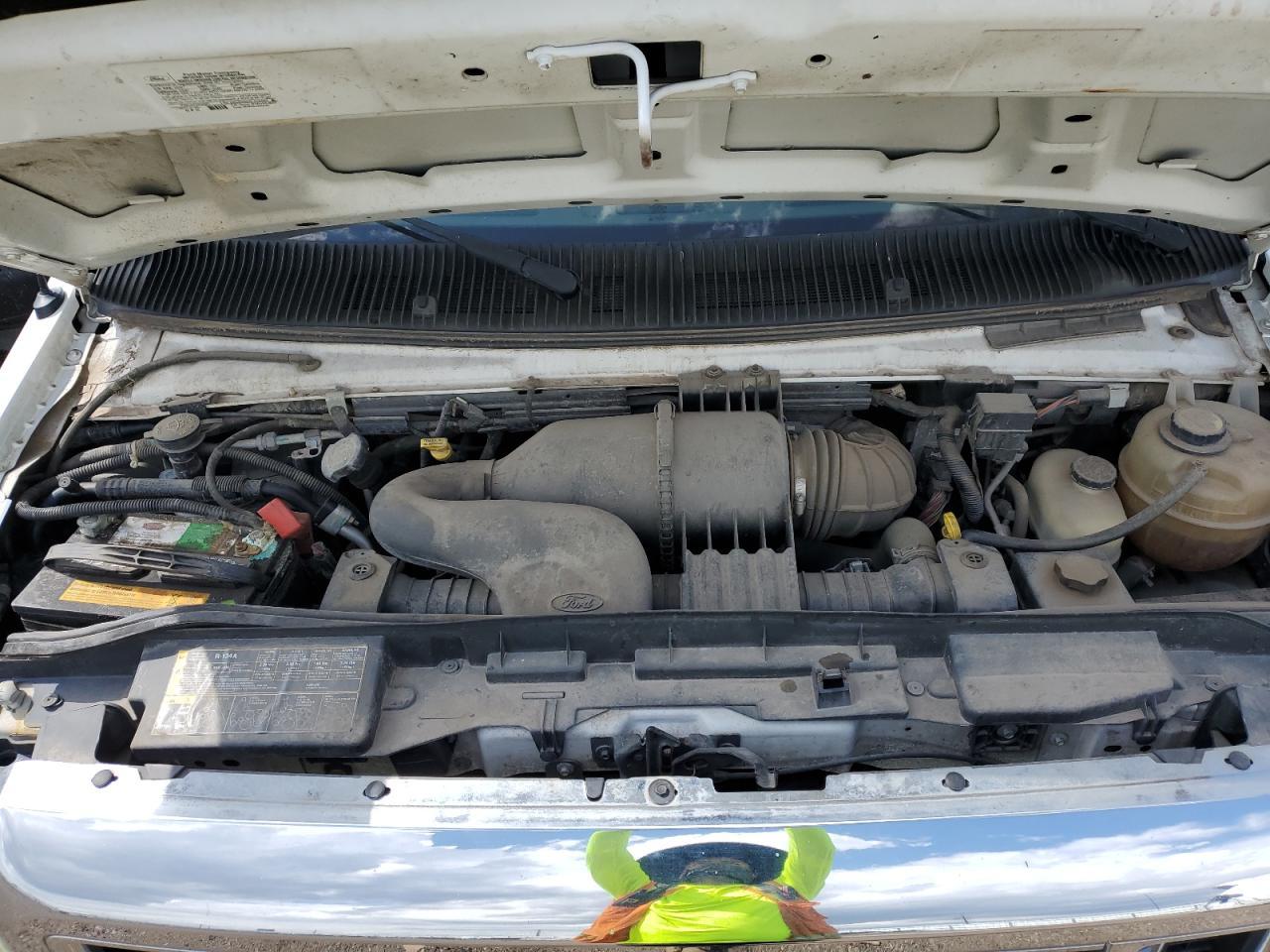 2008 Ford Econoline E450 Super Duty Cutaway Van