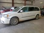 2013 Chrysler Town & Country Touring l