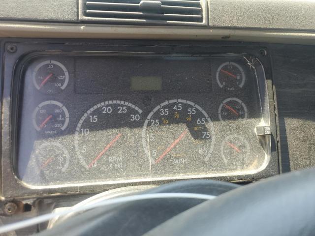 2005 Freigliner 2005 Freightliner Columbia 120 Semi Truck