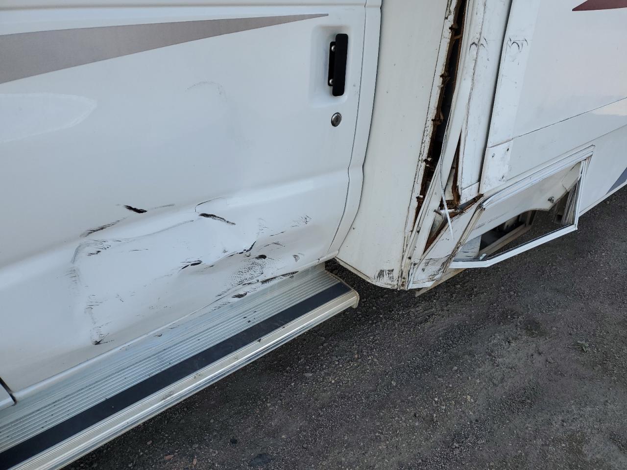 2008 Ford Econoline E450 Super Duty Cutaway Van