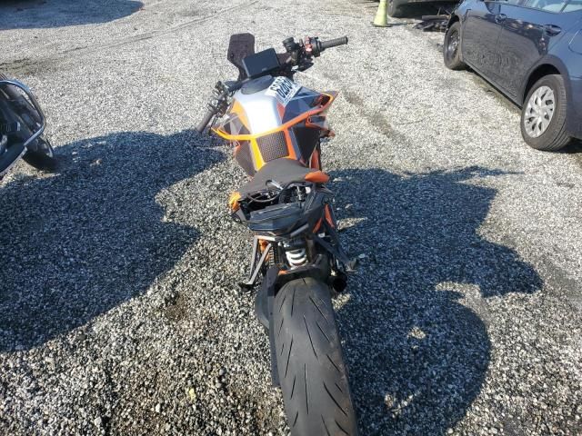 2022 KTM 1290 Super Duke R