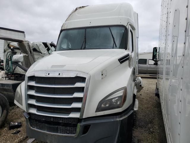 2018 Freightliner Cascadia 126 Semi Truck