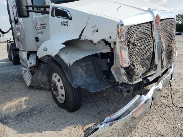 2016 Kenworth Construction T680