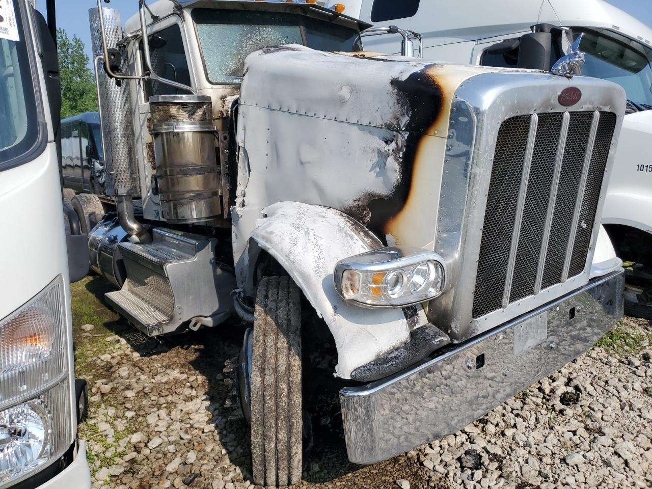 2023 Peterbilt 389 Semi Truck