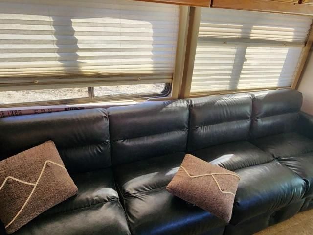 2002 Roadmaster Rail Executive Signature