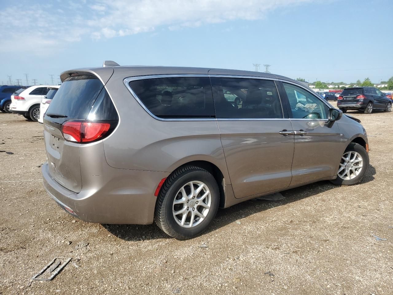 2017 Chrysler Pacifica Touring l