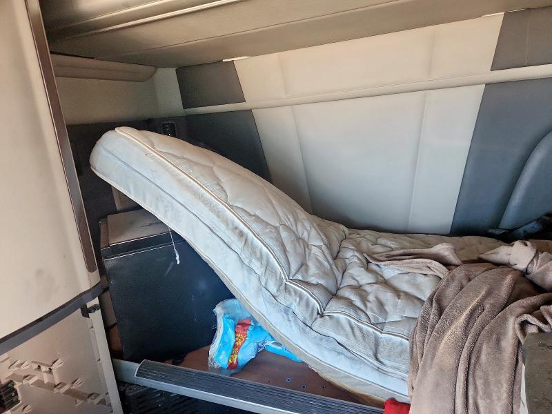 2023 Peterbilt 579 Semi Truck