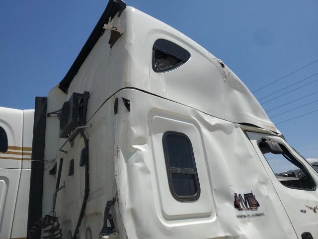 2020 Freightliner Cascadia 126