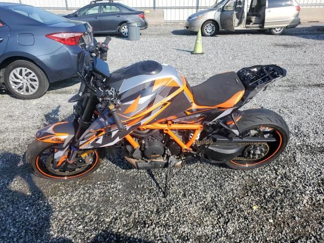 2022 KTM 1290 Super Duke R