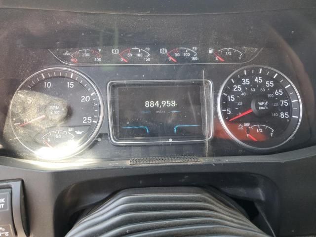 2018 International LT625