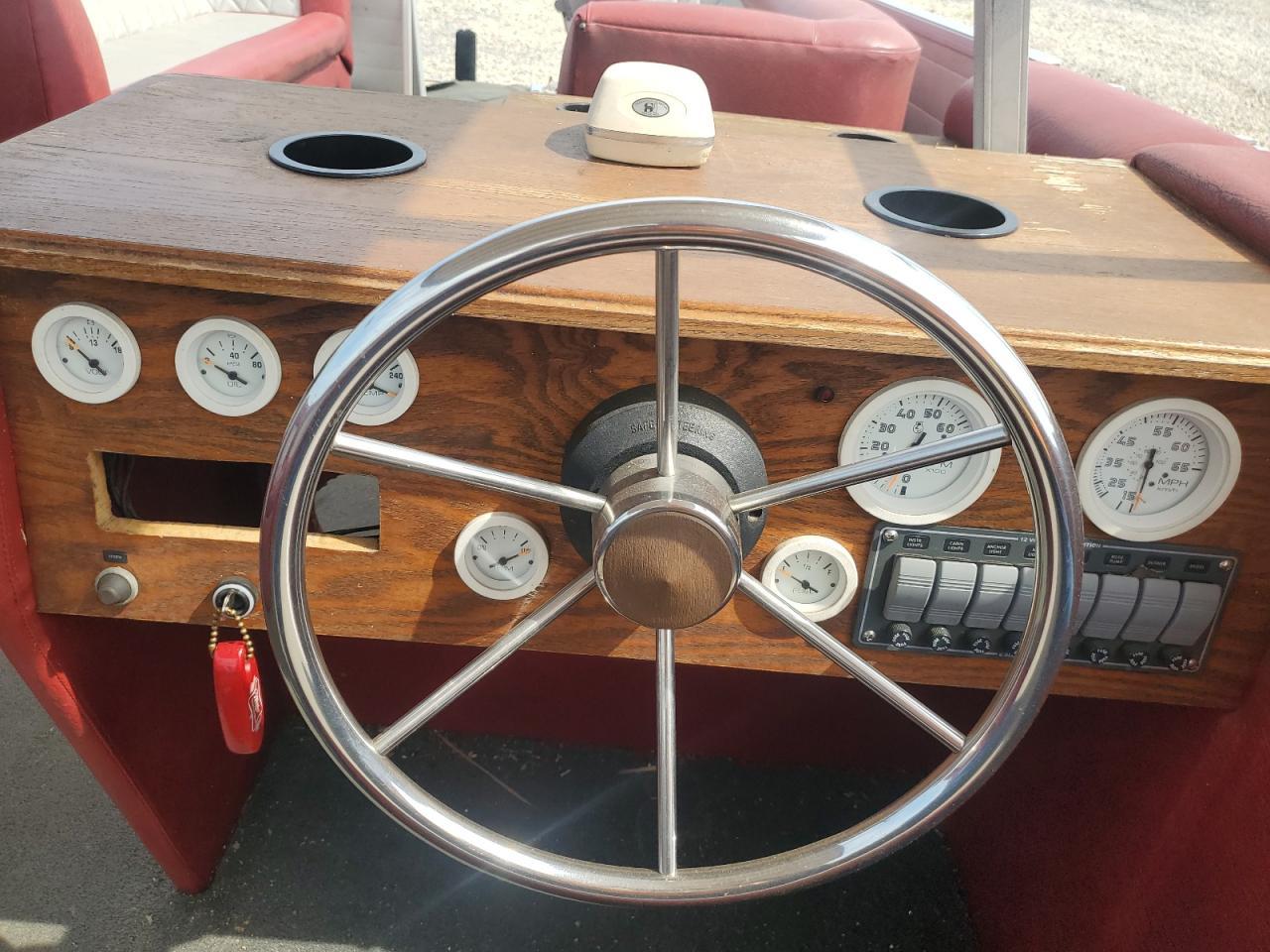 1984 Larson Boat