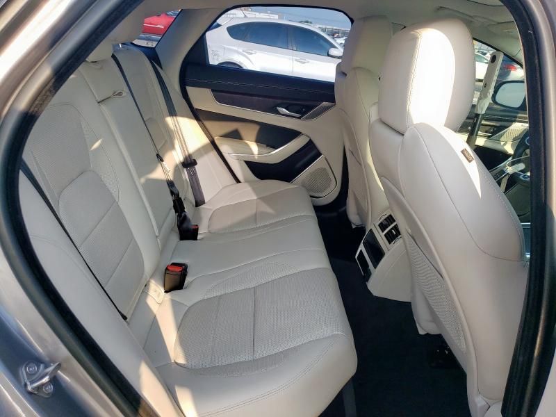 2022 Jaguar XF R-DYNAMIC SE