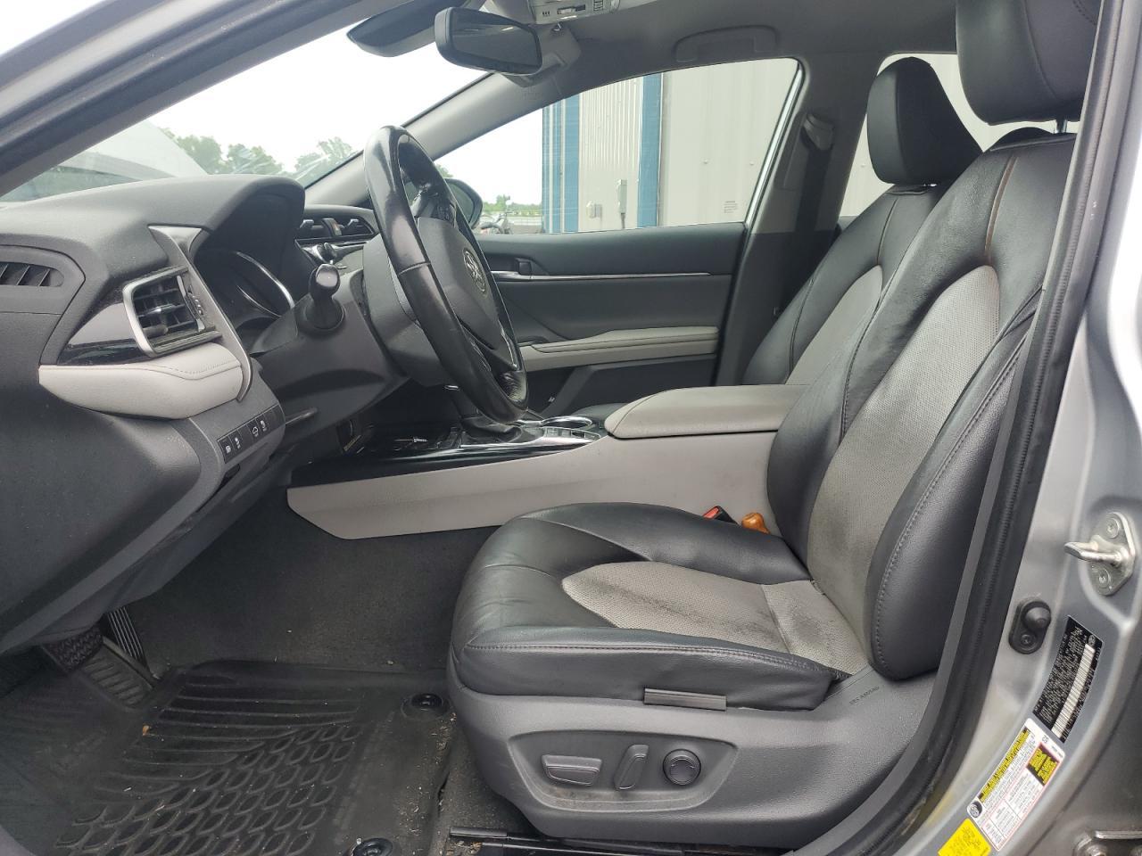 2020 Toyota Camry xle