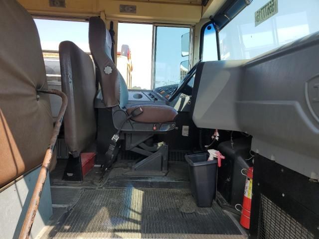2009 Ic Corporation 3000 CE