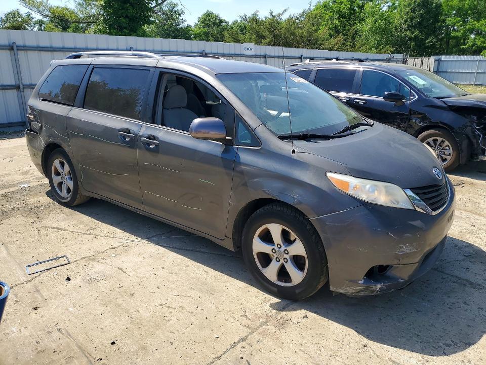 2011 Toyota Sienna le