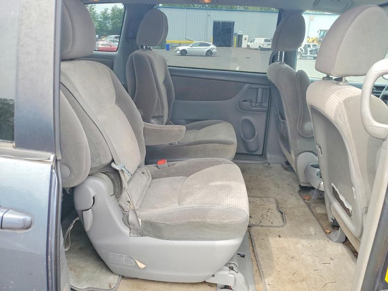 2010 Toyota Sienna le 7-passenger