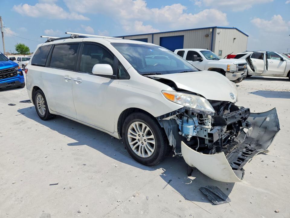 2017 Toyota Sienna xle 8-passenger